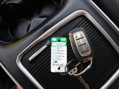 2023 Chrysler Pacifica — photo 15 view