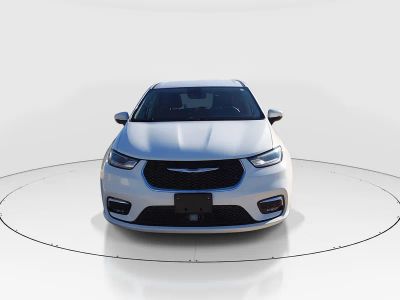 2023 Chrysler Pacifica — side profile view