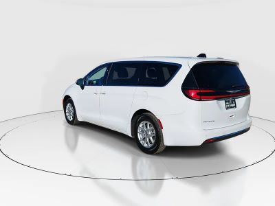 2023 Chrysler Pacifica — detail view