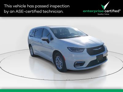 2023 Chrysler Pacifica Touring L FWD — front three-quarter view