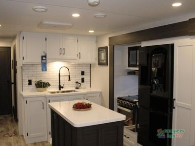 2026 Venture RV SportTrek Touring Edition - Photo 38