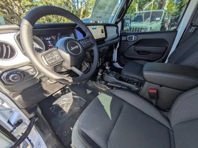 2026 Jeep Wrangler — photo 13 view