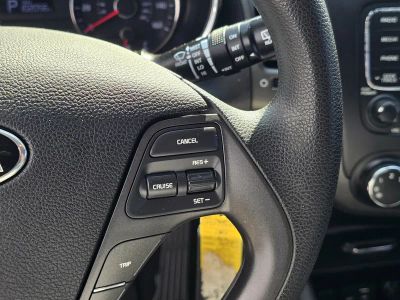 2016 Kia Forte 5-Door — photo 30 view