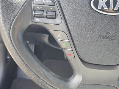 2016 Kia Forte 5-Door — photo 28 view