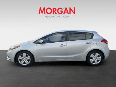 2016 Kia Forte 5-Door — interior view