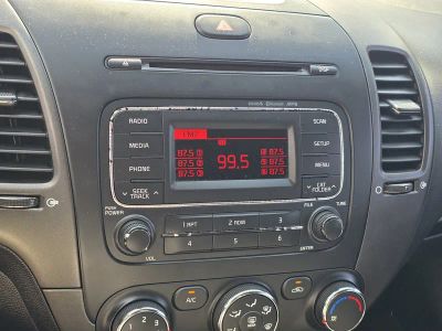 2016 Kia Forte 5-Door — photo 21 view