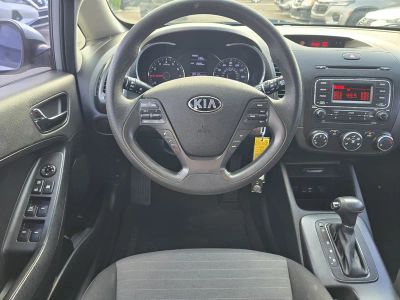 2016 Kia Forte 5-Door — photo 12 view