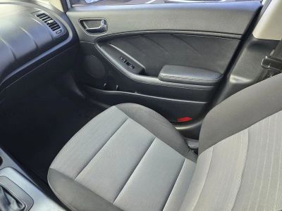 2016 Kia Forte 5-Door — photo 14 view