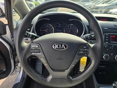 2016 Kia Forte 5-Door — photo 26 view