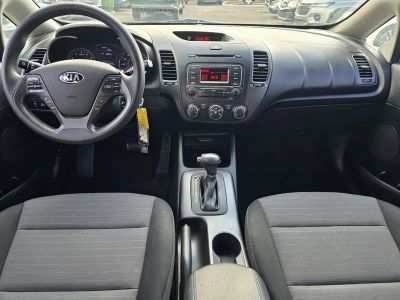 2016 Kia Forte 5-Door — photo 11 view