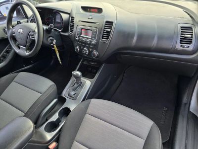 2016 Kia Forte 5-Door — photo 10 view