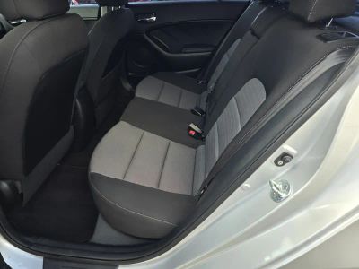 2016 Kia Forte 5-Door — photo 15 view