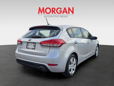 2016 Kia Forte 5-Door — photo 7 view