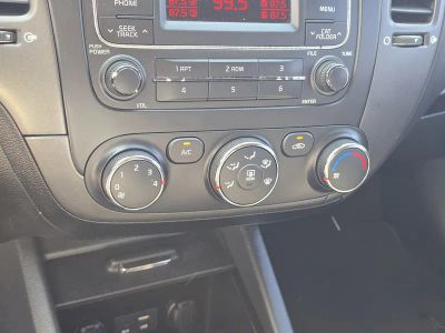 2016 Kia Forte 5-Door — photo 22 view