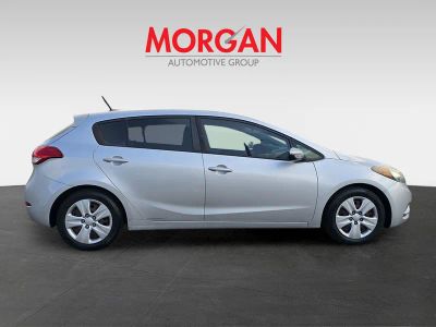 2016 Kia Forte 5-Door — photo 8 view