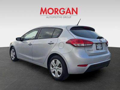 2016 Kia Forte 5-Door — detail view