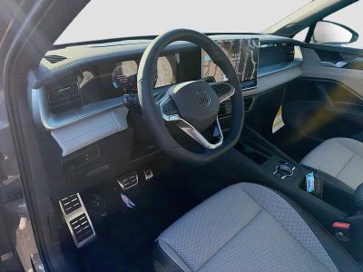 2026 Volkswagen Tiguan — photo 9 view