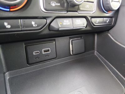 2024 Chevrolet Suburban - Photo 19