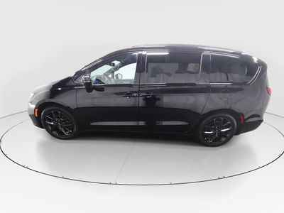 2025 Chrysler Pacifica - Photo 4