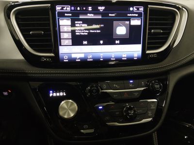2025 Chrysler Pacifica - Photo 13