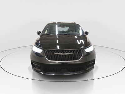 2025 Chrysler Pacifica - Photo 2