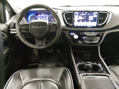 2025 Chrysler Pacifica - Photo 12