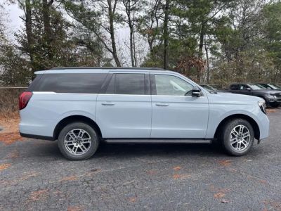 2025 Ford Expedition Max - Photo 2
