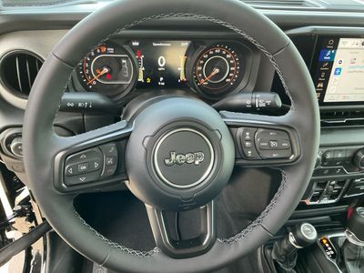 2026 Jeep Gladiator — photo 14 view