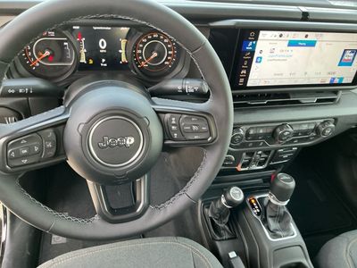 2026 Jeep Gladiator — photo 15 view