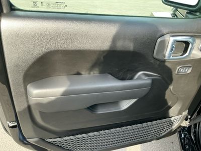 2026 Jeep Gladiator — photo 16 view
