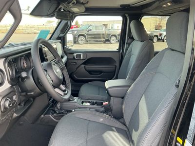 2026 Jeep Gladiator — photo 10 view