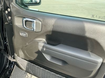 2026 Jeep Gladiator — photo 21 view