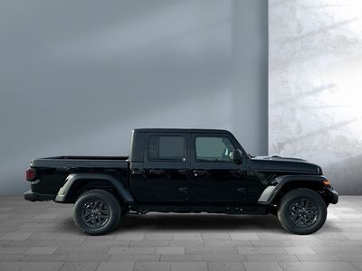 2026 Jeep Gladiator — photo 7 view
