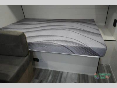 2027 Jayco Jay Flight SLX — photo 36 view