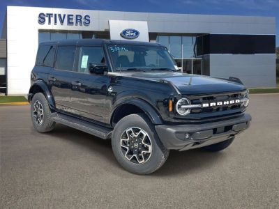 2026 Ford Bronco Outer Banks in Shadow Black — front three-quarter view