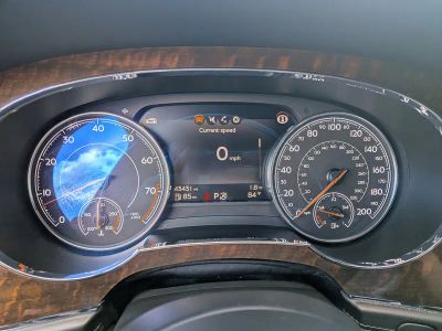 2020 Bentley Bentayga — photo 28 view