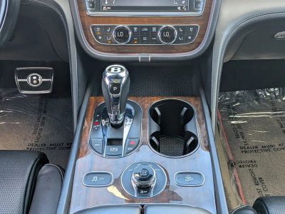 2020 Bentley Bentayga — photo 21 view
