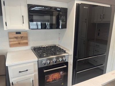 2026 Venture RV Sporttrek Touring Edition — photo 8 view