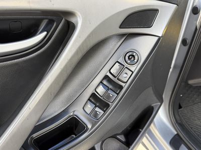 2015 Hyundai Elantra — photo 19 view