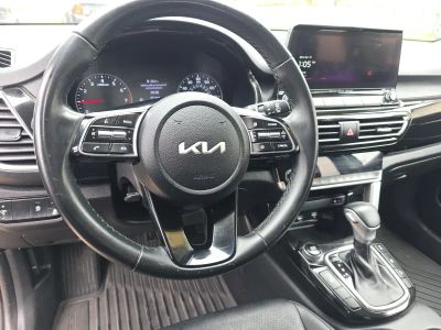 2023 Kia Seltos — photo 12 view