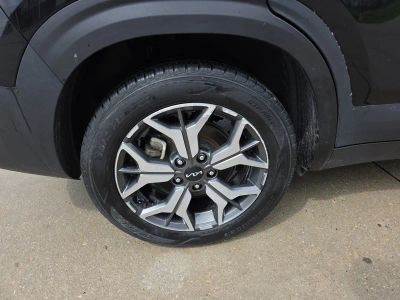 2023 Kia Seltos — photo 16 view