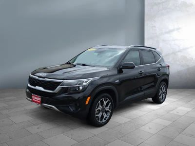 2023 Kia Seltos — front three-quarter view