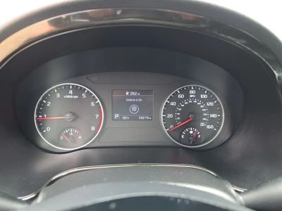 2023 Kia Seltos — photo 10 view