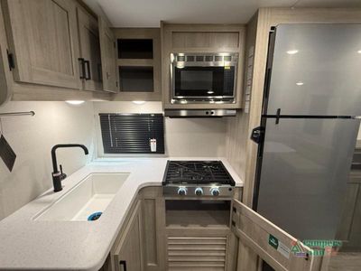 2026 Coachmen RV Catalina Summit Series 8 — photo 17 view