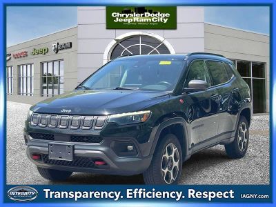 2022 Jeep Compass Trailhawk 4x4 in Diamond Black Crystal Pearlcoat — front three-quarter view