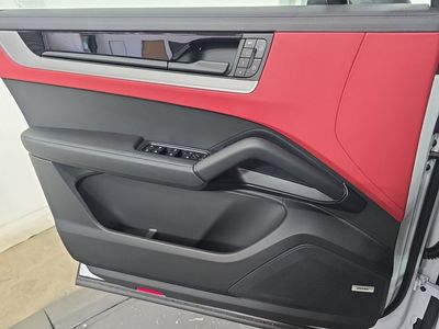 2026 Porsche Cayenne Coupe - Photo 22