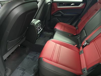 2026 Porsche Cayenne Coupe - Photo 24