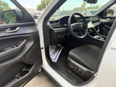 2026 Jeep Grand Cherokee — photo 15 view