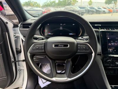 2026 Jeep Grand Cherokee — photo 17 view