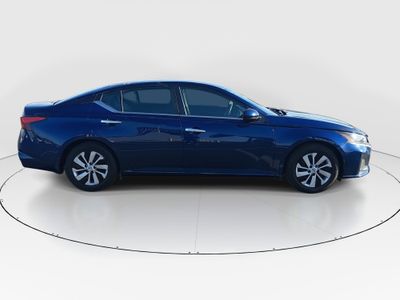 2023 Nissan Altima — photo 8 view
